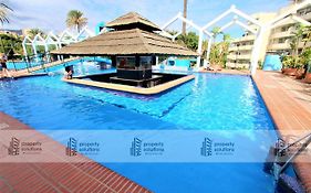 812 BENALBEACH. 1ºLinea de Playa. Vistas a la piscina y la montaña.